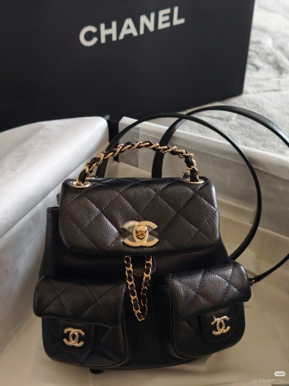 Classic CHANEL bag: A Stylish and Versatile Choice for Elegance - Picture 3 of 6